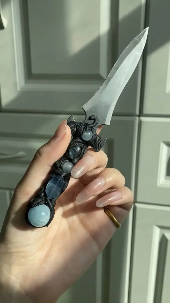 Aura Blade Buddha padmasana