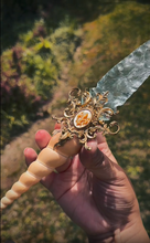 Charger l'image dans la galerie, Hand holding the unique Crystal Ritual Dagger, displaying the full length and ergonomic design of the fossil and glass handle